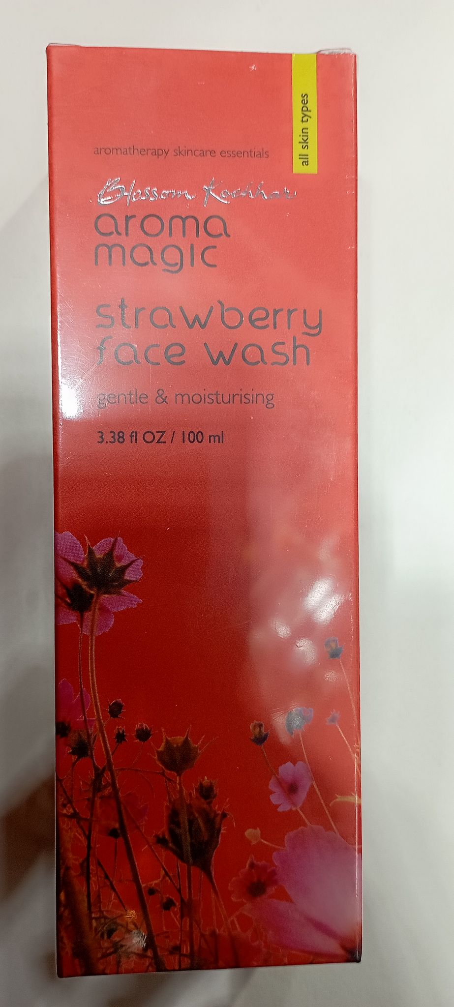 Blossom kochhar aroma magic strawberry face wash 100 ml