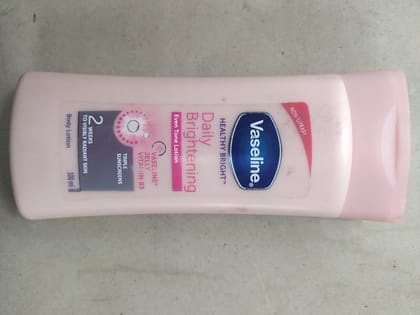 vasline daily brightening