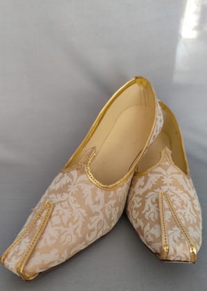 Peach & White Self Design Jutti Mojari-6