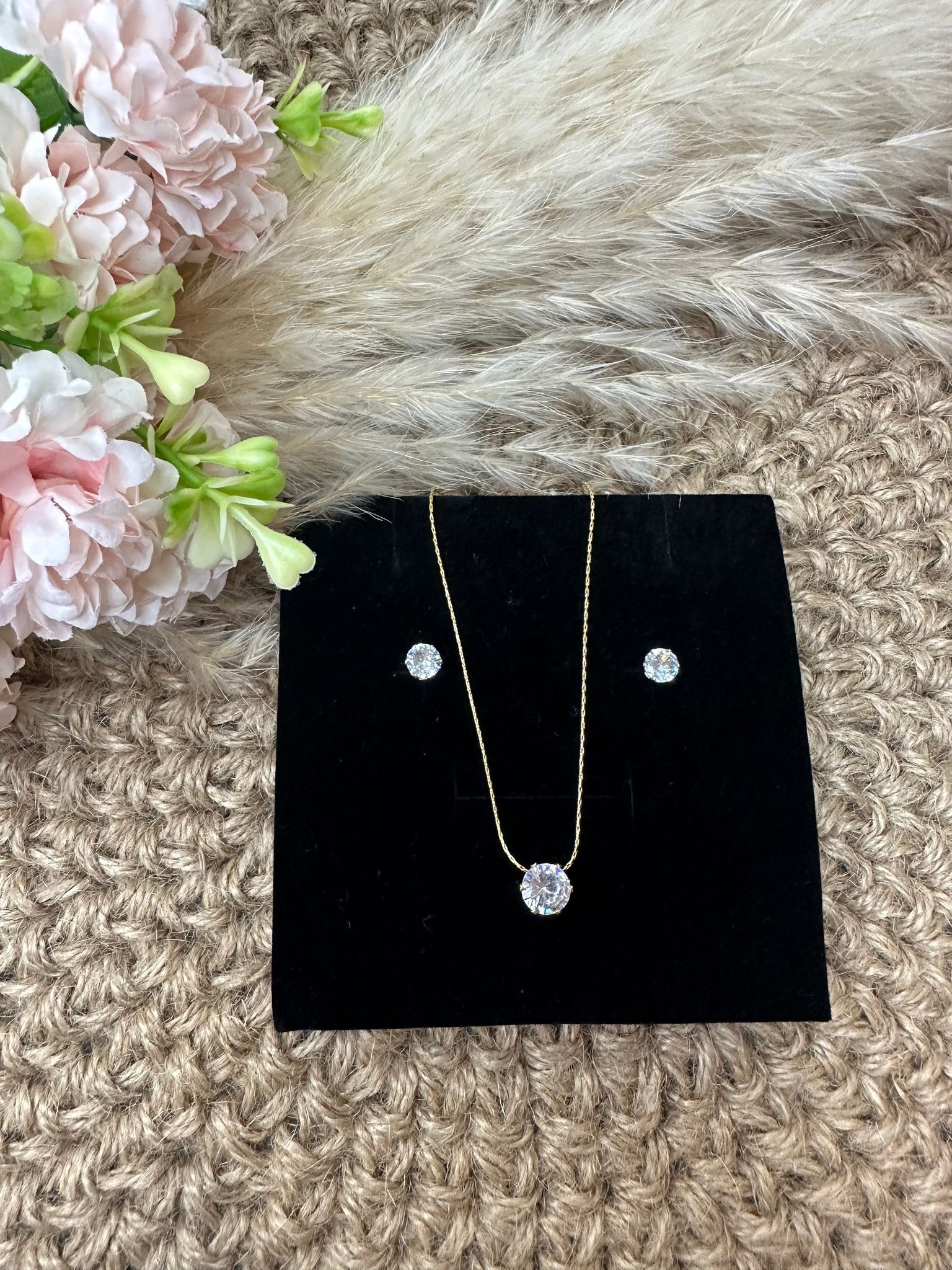 Solitaire Glow Necklace Set