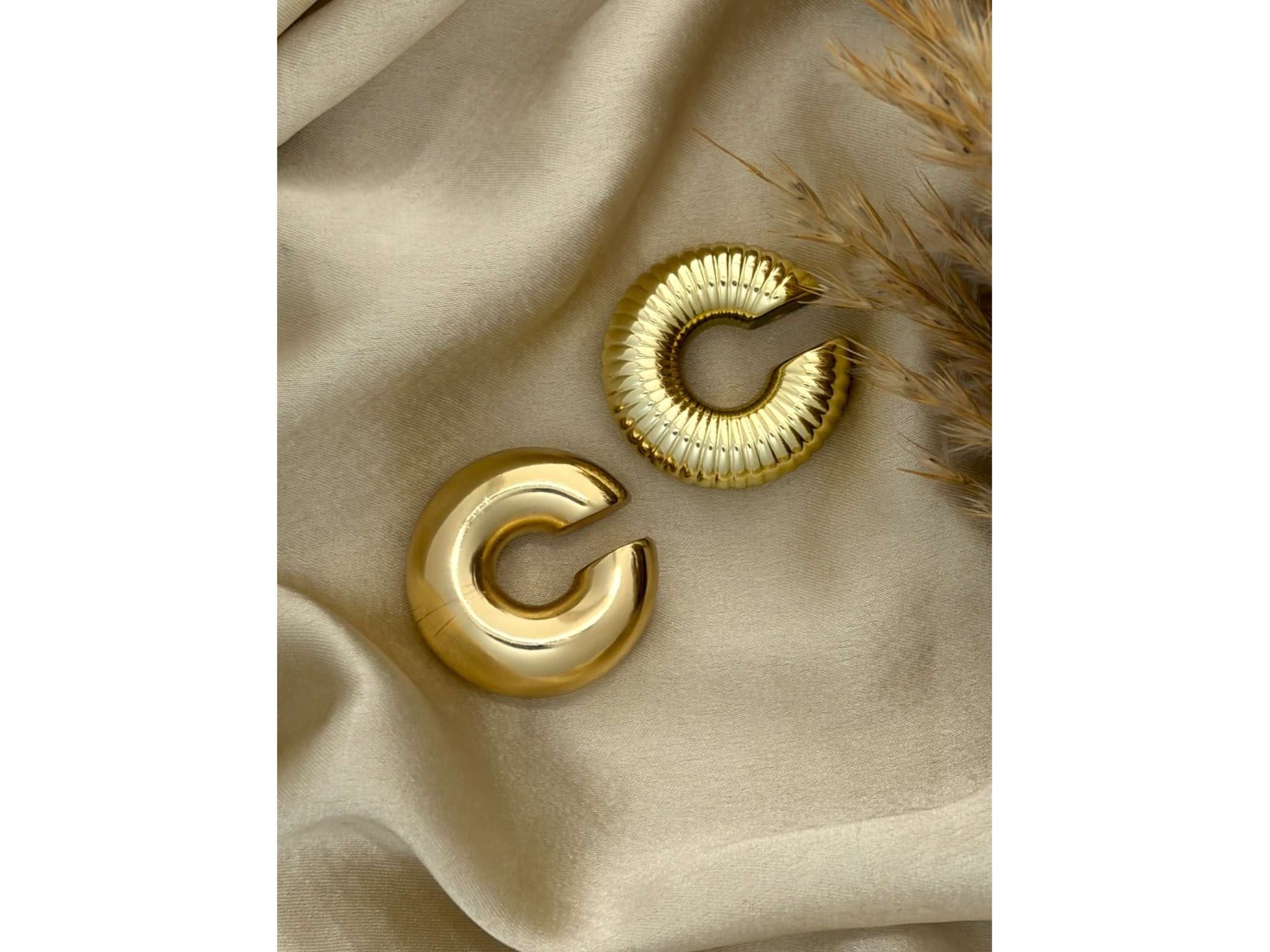 Ishkaara Spiral and Plain Chunky Earcuff