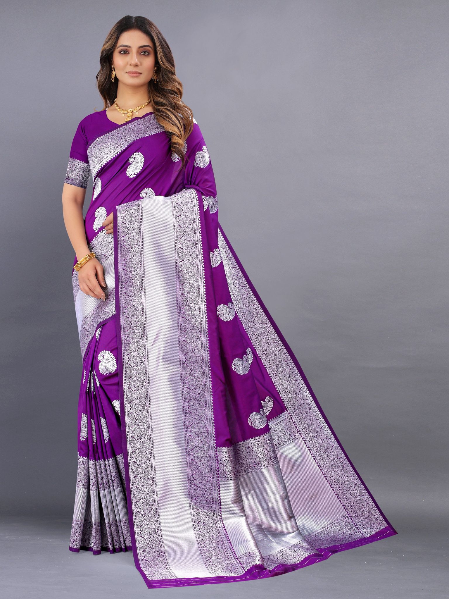Yavira silk Women's Purple Handwoven Silk Blend Saree