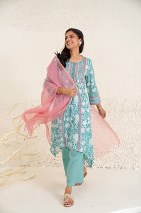 Flamingo Blush Dupatta-Free Size / Flamingo Pink