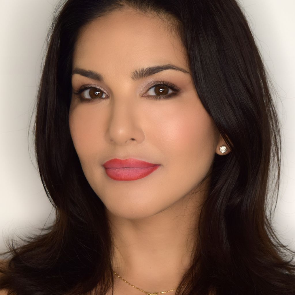 Star Struck by Sunny Leone Long Wear Lip Liner - Red Carpet | 1.20g