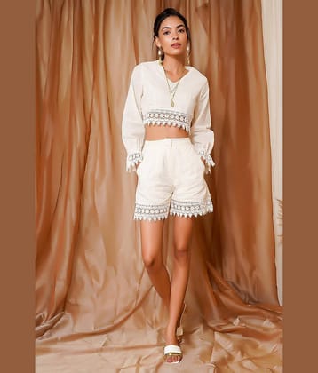 COOL AND CASUAL Women Solid Top With Shorts Co-Ord Set ( White )