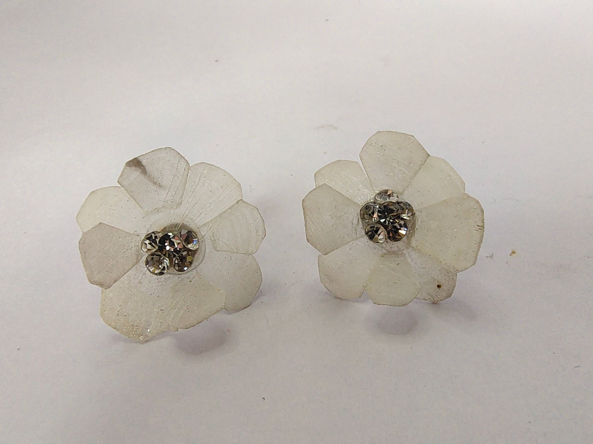 Small fish scale top earring