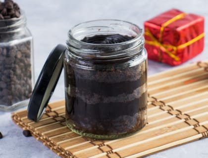 Chocolate truffle jar cake