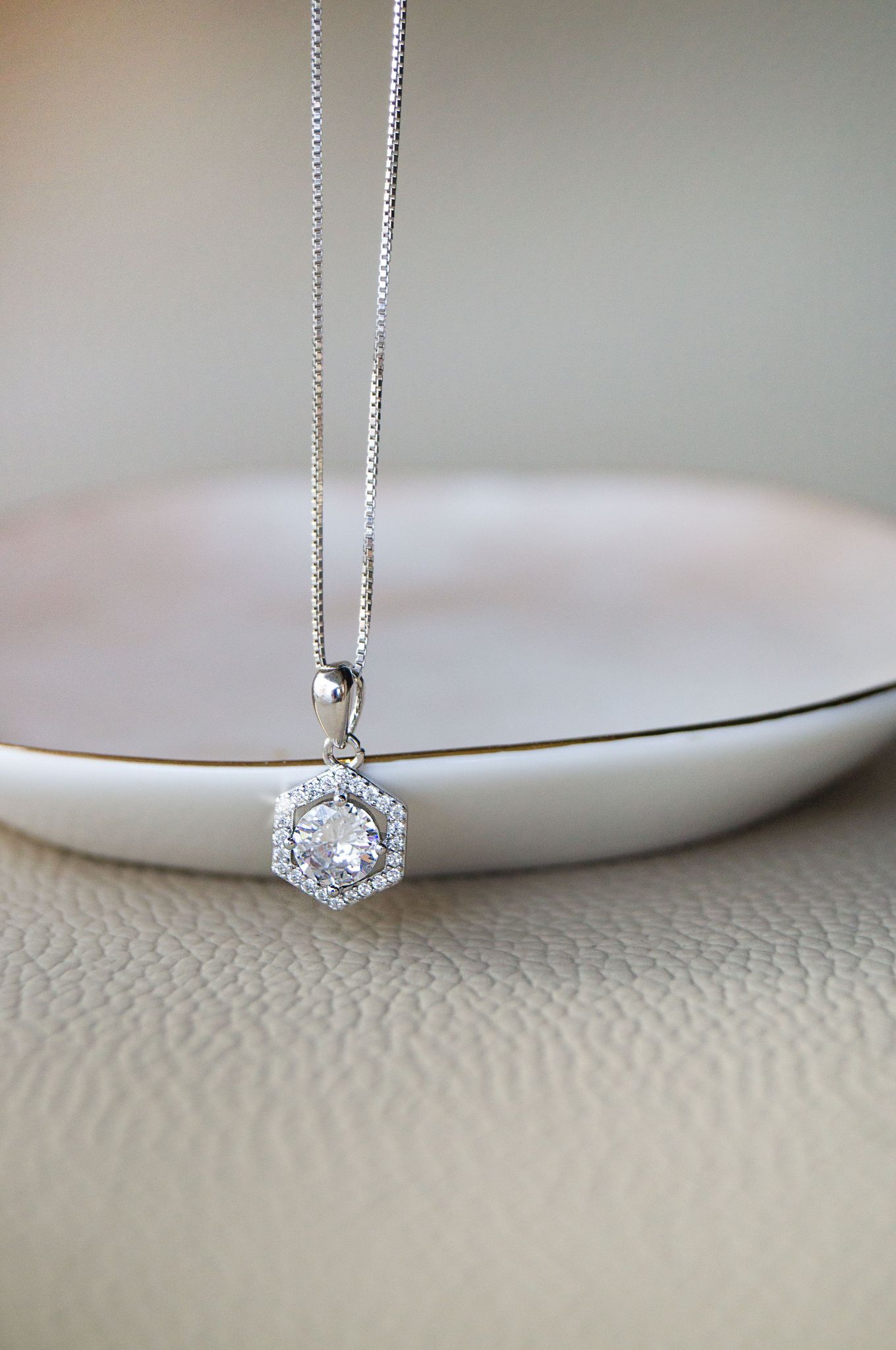 Edgy Solitaire Sterling Silver Pendant-With Chain / Silver