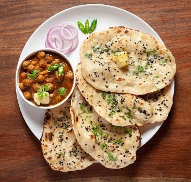Chhole kulche schezwan