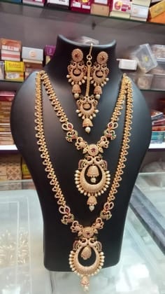 Elegant Rose Gold Jewellery Set