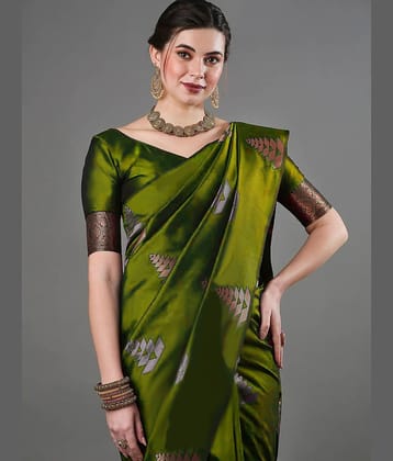 fab woven Art Silk Woven Design Kanjeevaram Sarees With Unstitched Blouse Piece ( Light Green )