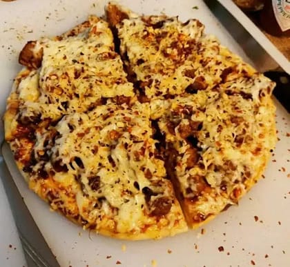 Schezwan Crispy Veg Pizza [8 Inches]