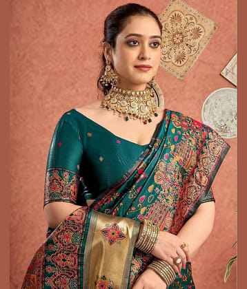 Samah Silk Woven Banarasi saree With Unstitched Blouse Piece ( Green )