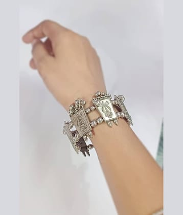 Samridhi DC Silver Bangle ( Pack of 1 )