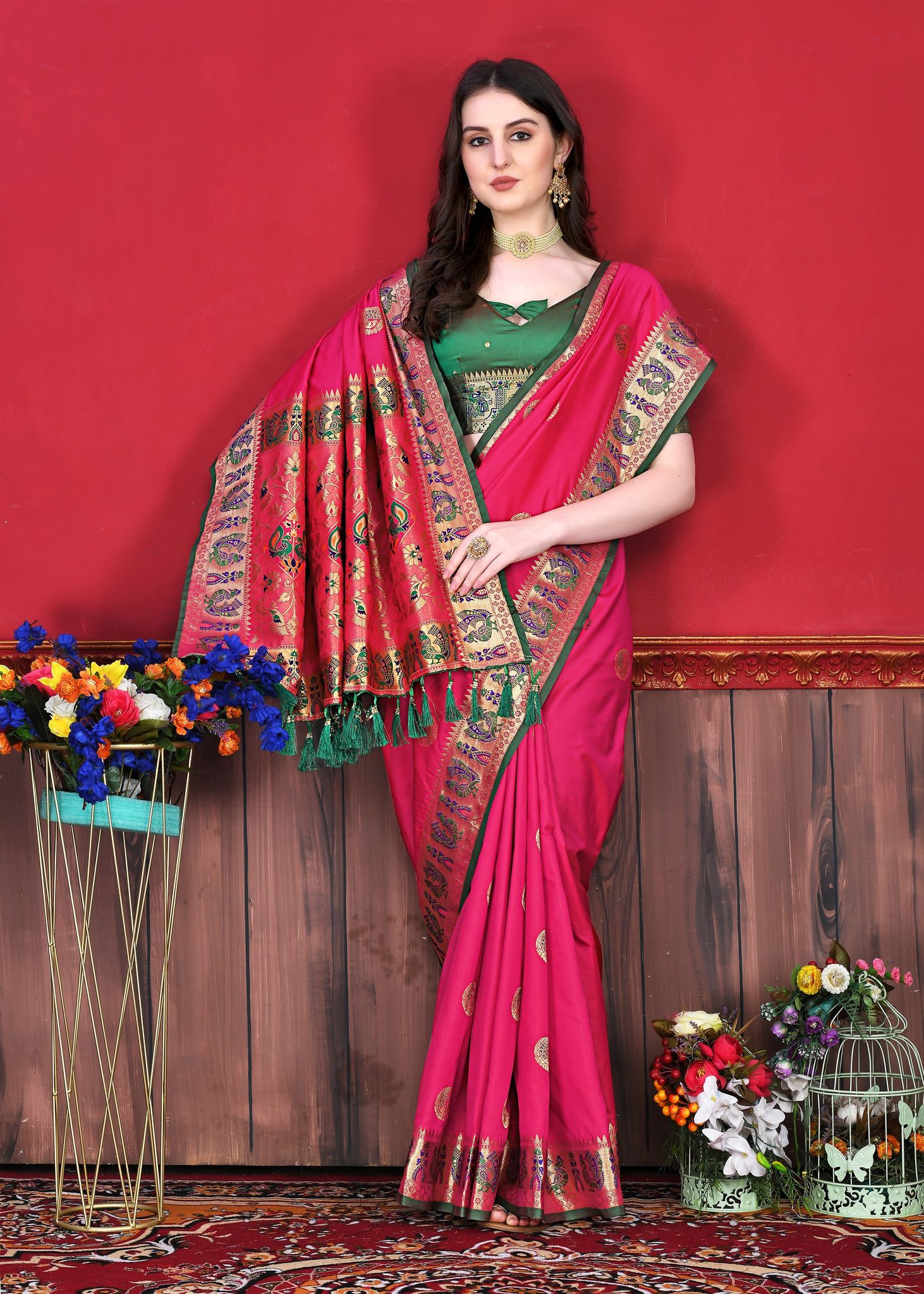 Yavira silk Women's Pink Handwoven Silk Blend Saree