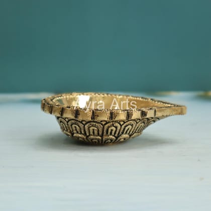 Brass Solid Super Fine Diya - 4.5 Inch Length Brass Solid Super Fine Diya - 4.5 Inch Length