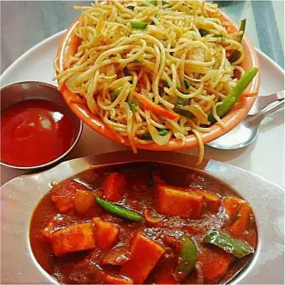 Veg Chowmin +chilli Paneer