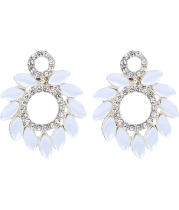 PUJVI - White Stud Earrings ( Pack of 1 )
