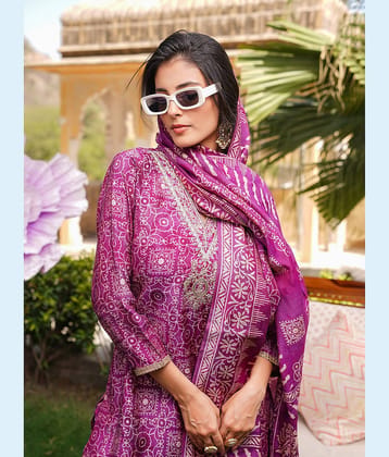 Vaamsi Women Silk Blend Embroidered Straight Kurti With Pants ( Purple )