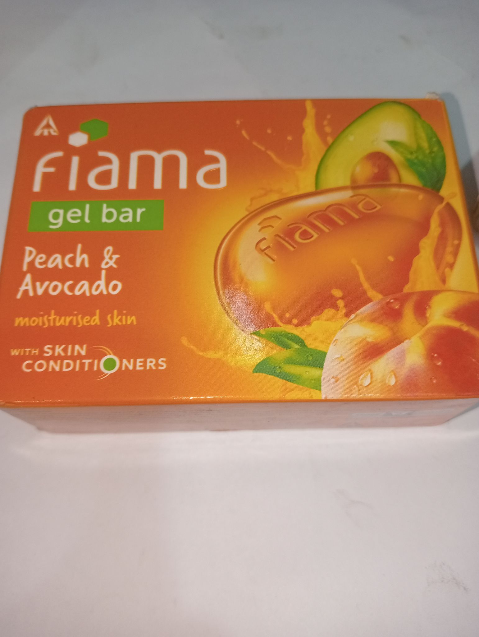 Fiama Gel bar Peach & Avocado Moisturised skin 