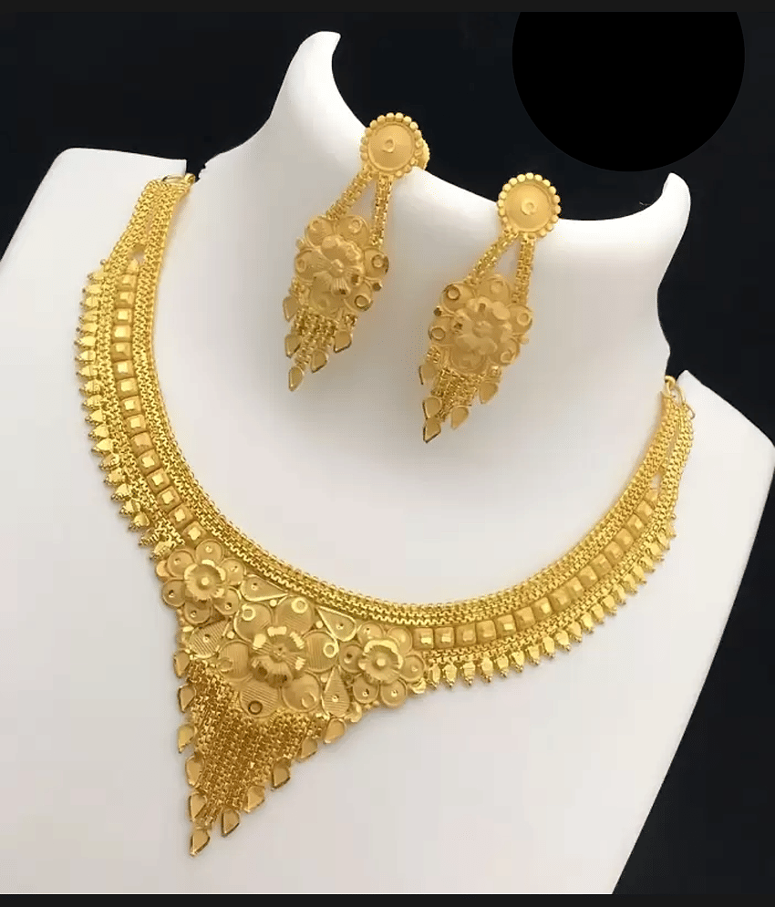 Lyriss Gold Brass Necklace Set ( Pack of 1 )