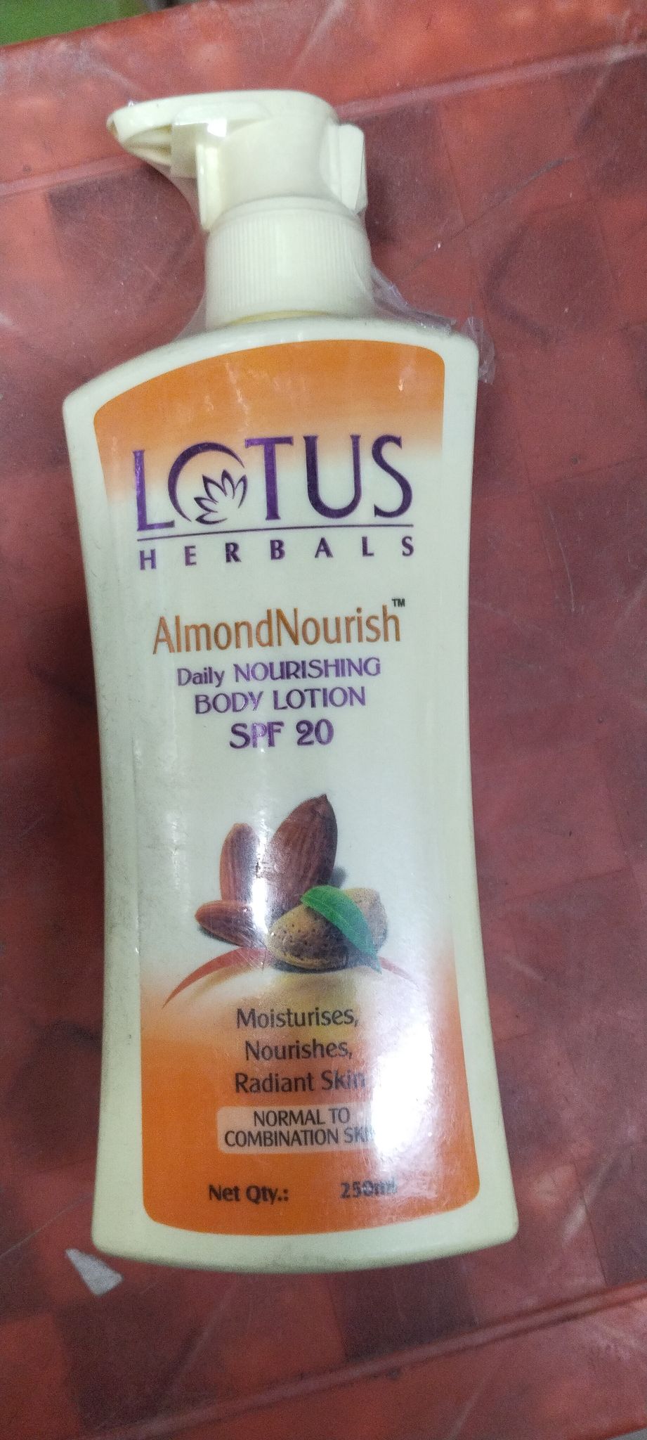 Lotus Herbals Almond  Daily nourishing Body lotion 