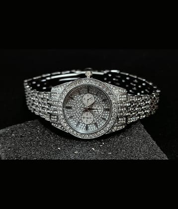 Renaissance Traders Silver Metal Analog Womens Watch