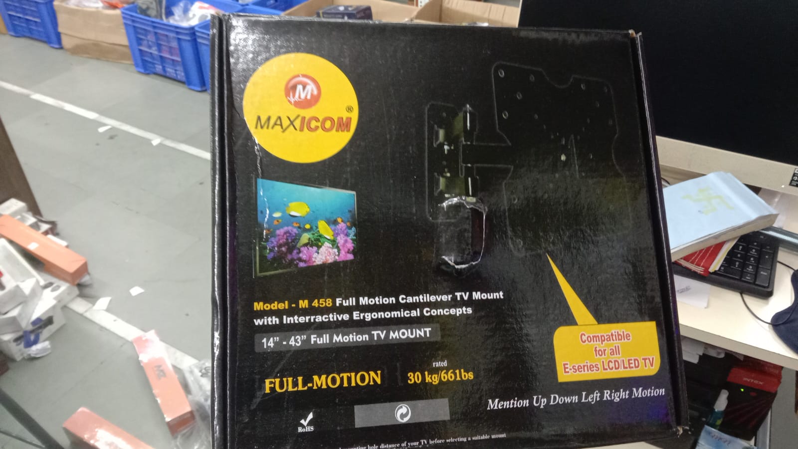 MAXICOM FULL MOTION CANTILEVER TV MOUNT