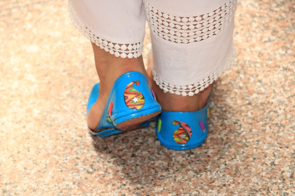 BLUE POPSICLE ~ Beautiful Handpainted Juttis