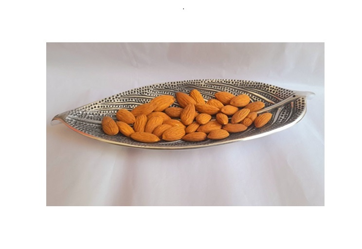 Leaf-shaped aluminum bowl, Tray with textured finish - 11 -Inch, Silver